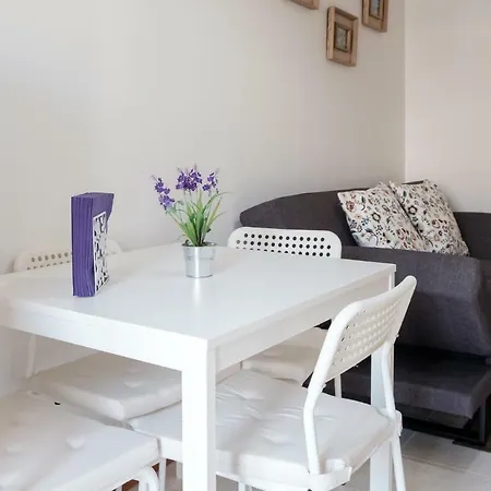 Apartament With Balcony In The Square