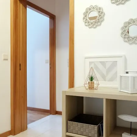 With Balcony In The Square Appartement Porto