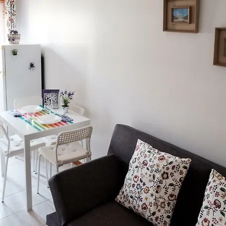 With Balcony In The Square 波尔图