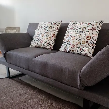 With Balcony In The Square アパート