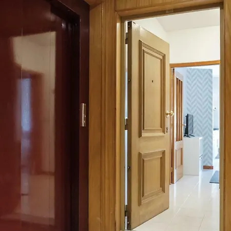 公寓 With Balcony In The Square