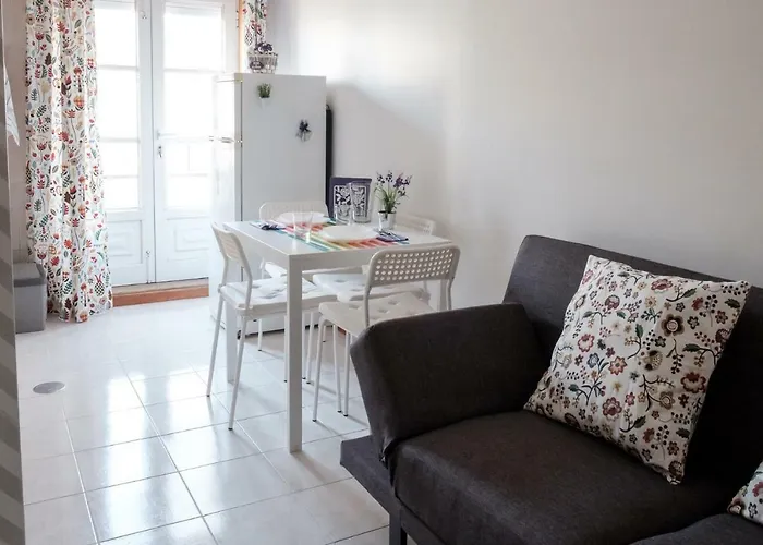 With Balcony In The Square Appartement Oporto