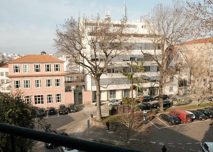 아파트 With Balcony In The Square 포르투