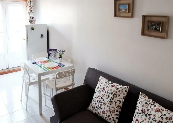 With Balcony In The Square بورتو