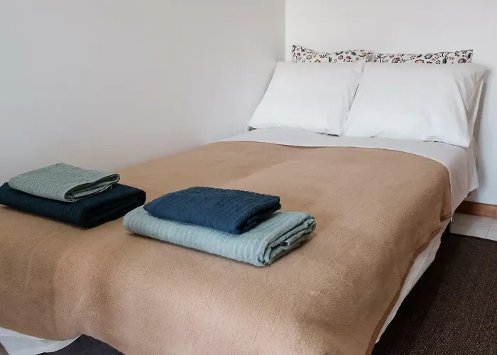 With Balcony In The Square شقة *