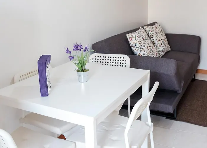 With Balcony In The Square شقة *