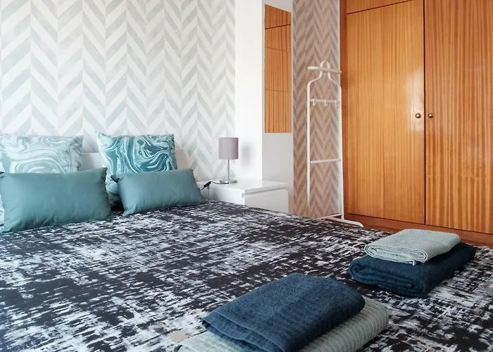 With Balcony In The Square شقة بورتو